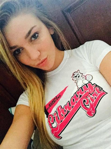 kendra sunderland instagram|Kendra Sunderland (@therealkslibrarygirl)